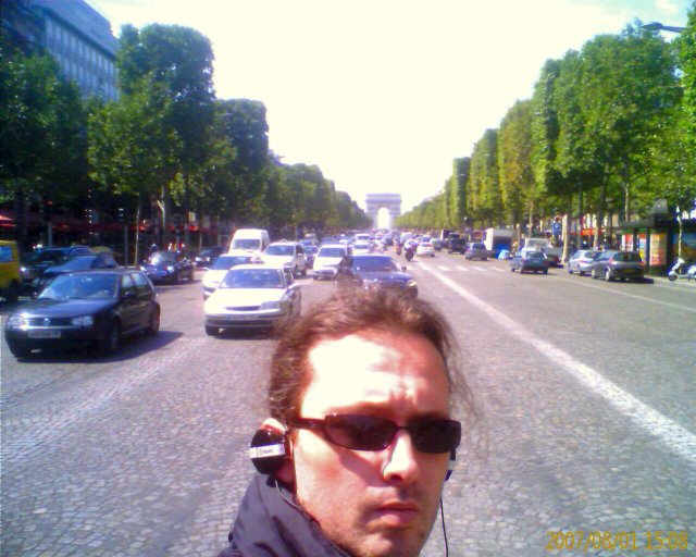 2007-08-02 Fredo achete un Dazzle_l.jpg